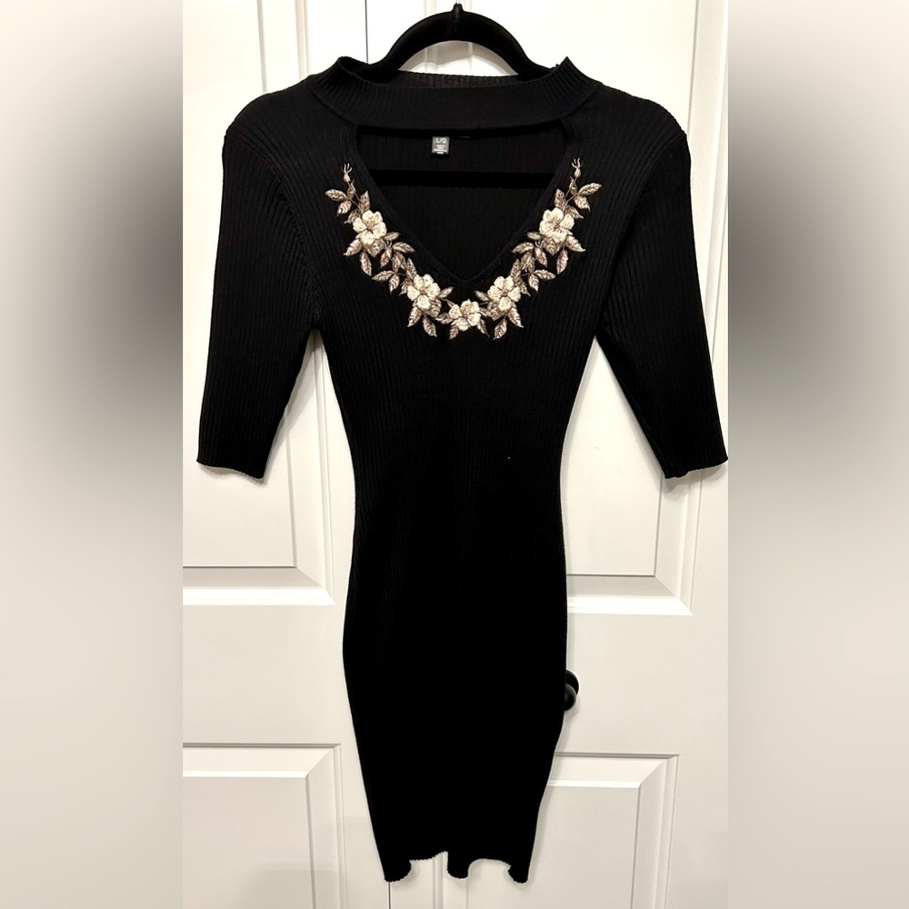 Black Knit Midi Embroidered V-Neck Collar Dress